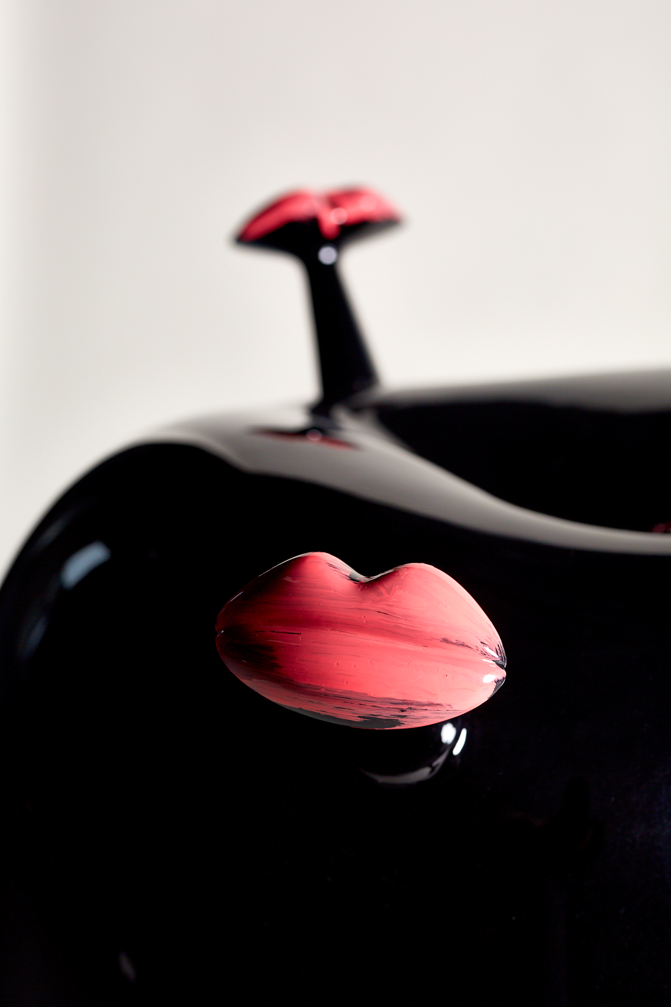 Featured image for “Darie Dup – Eva’s Kiss”